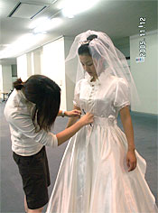 写真25　最終チェック　エラ：結婚式　(長田区役所)