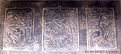 写真4　高家崖・凝瑞居の小祠g4・入口上部の装飾