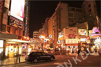 図3-2　調査地区の夜間景観写真と輝度測定ポイント(三宮駅北側)　三宮駅北側地区D