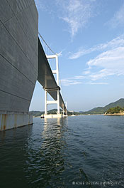 写真15　来島海峡第一大橋(写真:齊木崇人、2006.8)