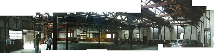 写真21　旧織物工場「丸貞」改修前の内観写真
