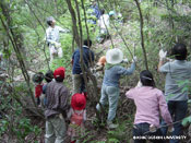 図3-1-1　第1回緑地管理ワークショップの風景(写真：宮代、2007)