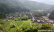 写真1　荻町の北側の城址展望台から見る町の全景(2008.7.17)