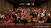 図8　SCRATCH@MITにおけるリリフレクション・ムービー(抜粋)。最終日、参加者全員でカメラにポーズ。